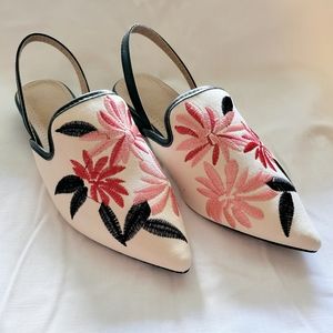 Women Floral Embroidered Flats